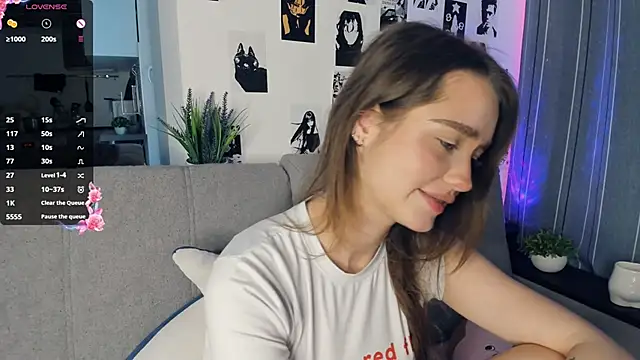 lovelyalivia online show from October 26, 2025, 9:15 am