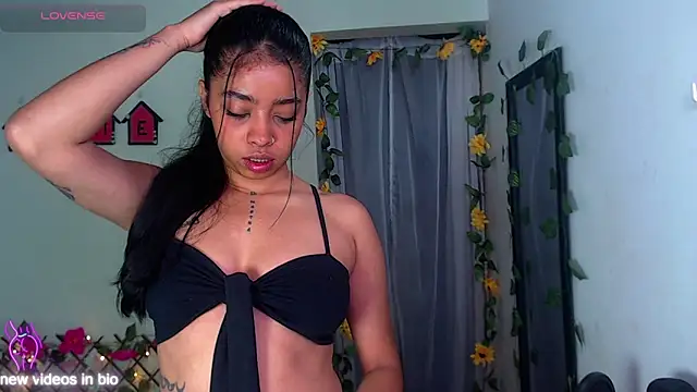 Angie Lee01 online show from October 23, 2025, 11:53 am