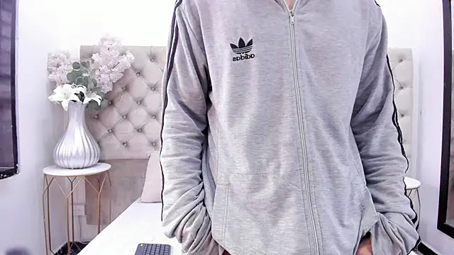 BenitoSaenz online show from November 1, 2025, 1:46 pm