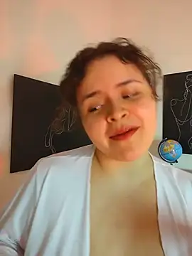 SeleneLuminari8 online show from June 25, 2026, 2:21 pm