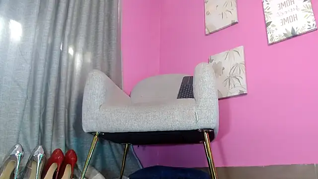 Snapshot of emily_ox0 chatting on June 2, 2026, 7:05 pm emily ox0 online show from June 2, 2026, 7:05 pm
