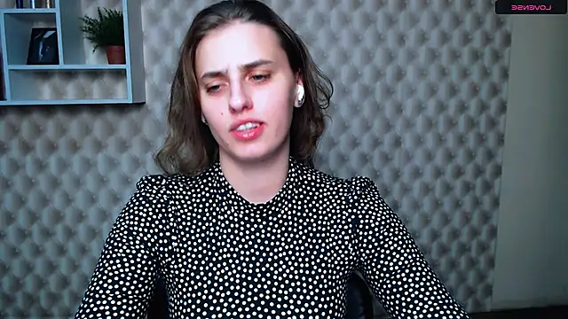 AmandaDimond  online show from September 10, 2025, 1:00 pm