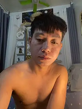 xshyboyx online show from October 8, 2025, 3:53 pm