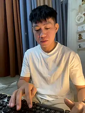 xshyboyx online show from October 26, 2025, 10:43 am