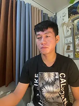 xshyboyx online show from February 5, 2026, 2:38 am