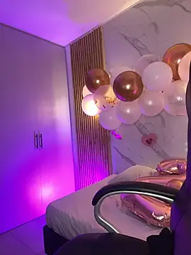 KYLIE JONES6 online show from November 20, 2025, 12:11 am