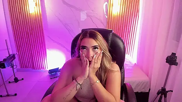 Snapshot of KYLIE_JONES6 chatting on April 21, 2026, 3:13 am KYLIE JONES6 online show from April 21, 2026, 3:13 am