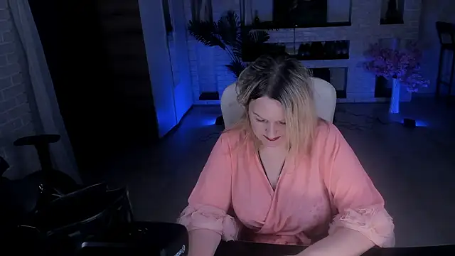 MariemLui online show from October 18, 2025, 11:00 am