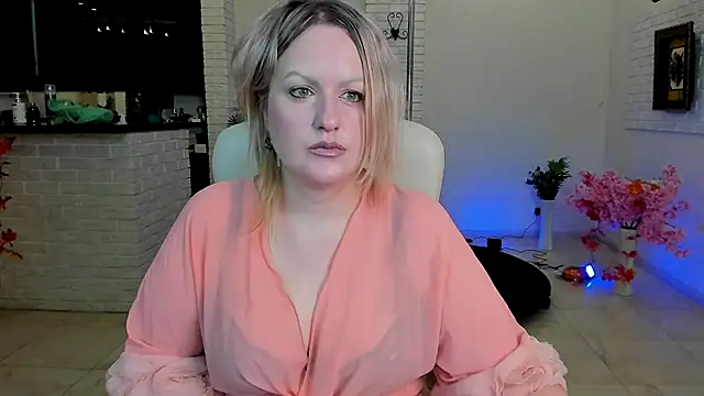 MariemLui online show from November 27, 2025, 3:03 pm