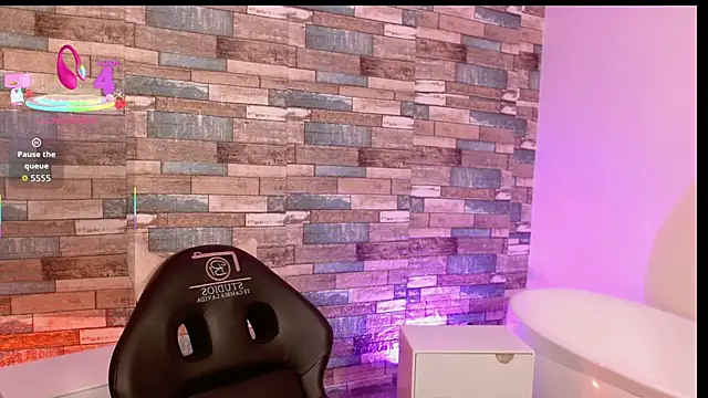 LIHIAN TAY online show from October 7, 2025, 11:51 am