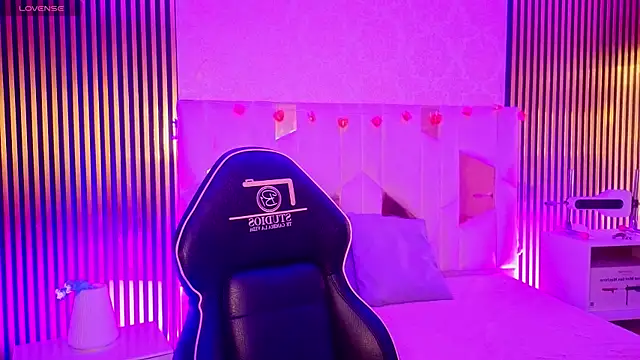 LIHIAN TAY online show from April 9, 2026, 12:21 pm