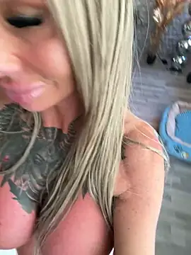 dutchbarbie online show from April 19, 2026, 6:10 pm