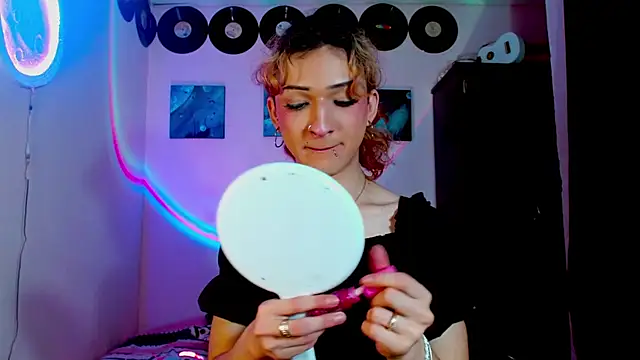 Snapshot of meghan_devil_ chatting on November 25, 2025, 4:01 am meghan devil online show from November 25, 2025, 4:01 am