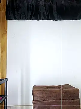 angierot2025 online show from April 23, 2026, 9:17 pm