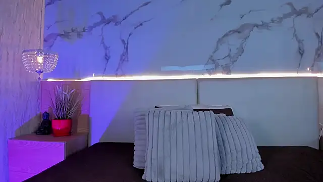 ValSmith  online show from September 22, 2025, 3:52 am