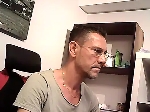 Snapshot of mastercharisma35 chatting on April 30, 2026, 2:12 pm mastercharisma35 online show from April 30, 2026, 2:12 pm