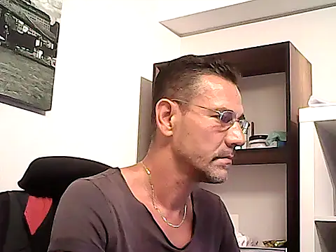 Snapshot of mastercharisma35 chatting on June 5, 2026, 2:12 pm mastercharisma35 online show from June 5, 2026, 2:12 pm