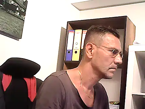 Snapshot of mastercharisma35 chatting on June 6, 2026, 2:11 pm mastercharisma35 online show from June 6, 2026, 2:11 pm