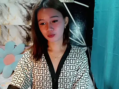 urgirl mikah online show from November 19, 2025, 5:29 am