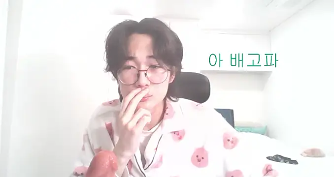 Snapshot of imurboy chatting on December 3, 2025, 7:56 pm imurboy online show from December 3, 2025, 7:56 pm