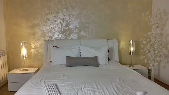 LexiRussell online show from April 16, 2026, 2:56 am