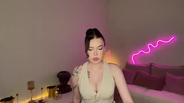 Snapshot of mistress_of_hearts chatting on June 14, 2026, 12:40 pm mistress of hearts online show from June 14, 2026, 12:40 pm
