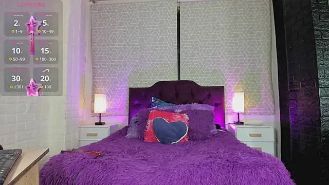 Snapshot of Zamara_Kleii chatting on October 18, 2025, 8:04 am Zamara Kleii online show from October 18, 2025, 8:04 am