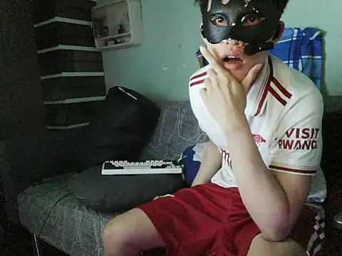 boyhigh1997 online show from January 15, 2026, 4:39 am