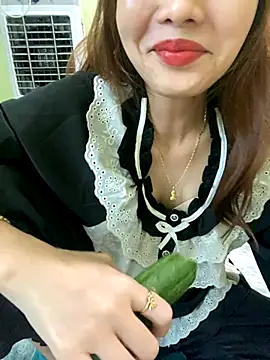 Ri210 online show from November 12, 2025, 2:23 am