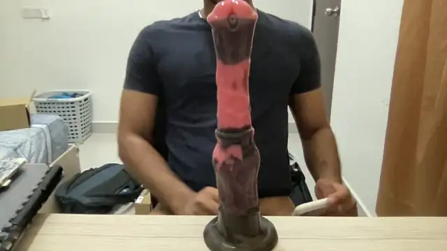 Hotmaskedboi online show from February 10, 2026, 5:28 pm