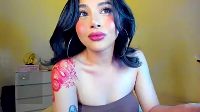 LauraLoove online show from March 13, 2026, 3:57 am