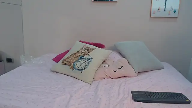 zooombee online show from October 31, 2025, 7:26 pm