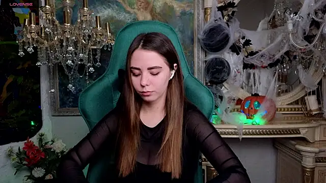 IvoryWood  online show from November 10, 2025, 4:17 pm