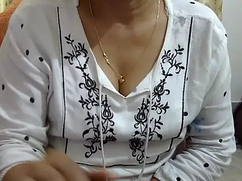 CHAMELI4747 online show from February 9, 2026, 7:56 am