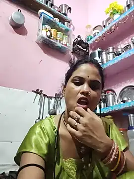 Snapshot of Cut_ragni chatting on August 1, 2026, 6:18 pm Cut ragni online show from August 1, 2026, 6:18 pm