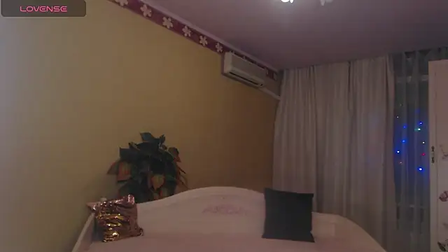 Snapshot of LiSinDoll chatting on February 4, 2026, 1:11 am LiSinDoll online show from February 4, 2026, 1:11 am