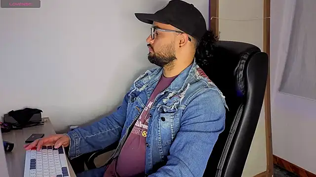 Ernesto-Rodriguez82 online show from October 10, 2025, 2:32 am