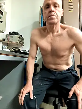 fergi1999 online show from May 8, 2026, 12:38 am