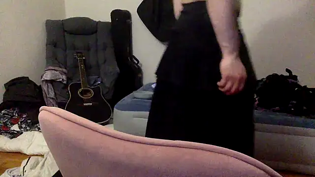 slutzilly online show from March 4, 2026, 7:03 am