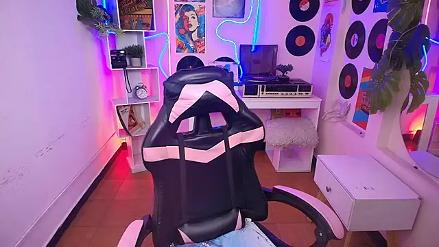 sweety smilee online show from February 2, 2026, 7:23 pm