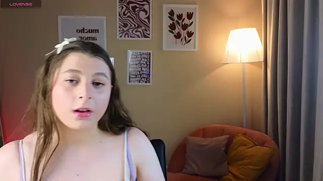 Queen Michelle  online show from October 8, 2025, 9:23 pm