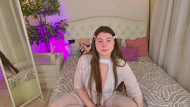 Queen Michelle  online show from April 14, 2026, 9:32 pm