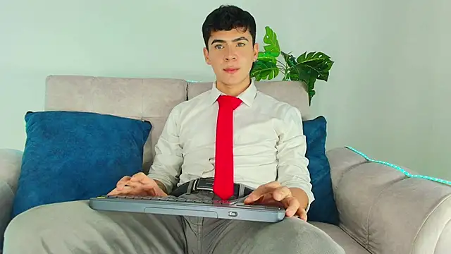 CamiiGuzmanX online show from October 1, 2025, 8:04 pm