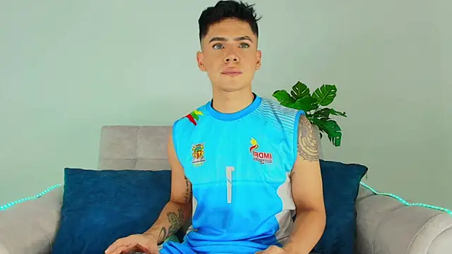 CamiiGuzmanX online show from October 6, 2025, 9:12 pm