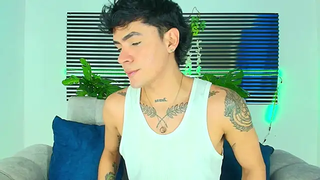 CamiiGuzmanX online show from February 5, 2026, 8:02 pm