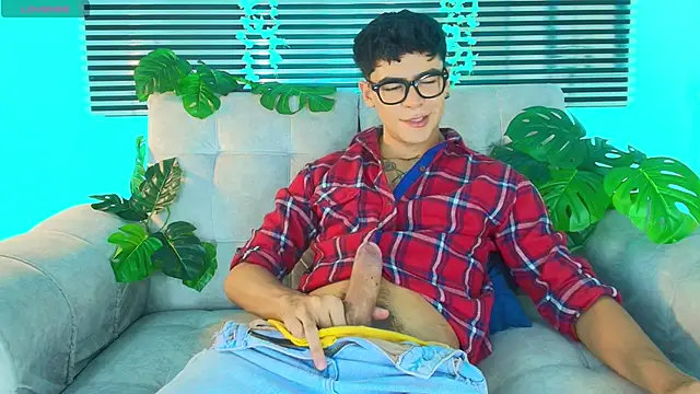 CamiiGuzmanX online show from May 29, 2026, 8:40 pm