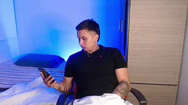 valentinosex1 online show from February 27, 2026, 11:38 pm