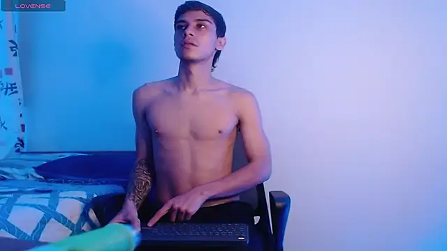 axel davis  online show from October 14, 2025, 1:39 am