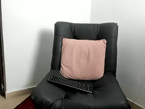 axel davis  online show from December 1, 2025, 9:03 am