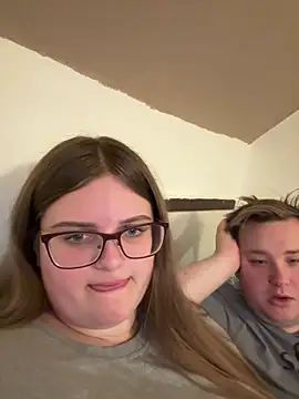 CurvyPaar2 online show from February 3, 2026, 8:03 pm